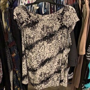 Sleeveless tunic with black and white animal print